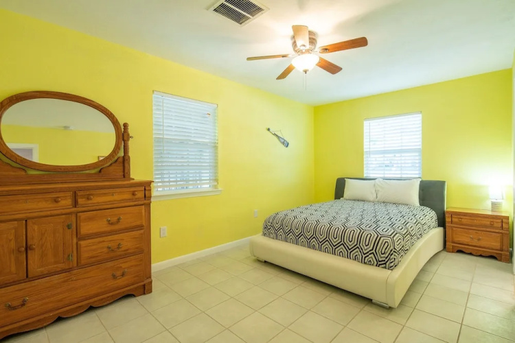 LAKESHORE ESCAPE - 3 Br Home