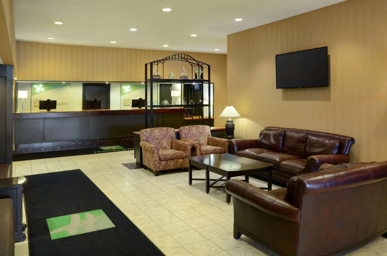 Four Points by Sheraton Point Edward Sarnia