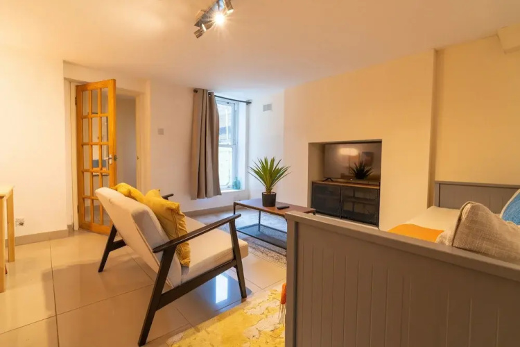 Private 1Bd Flat Near Gloucester Docks