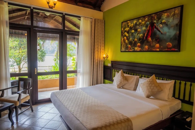 Standard room with balcony and with lake view