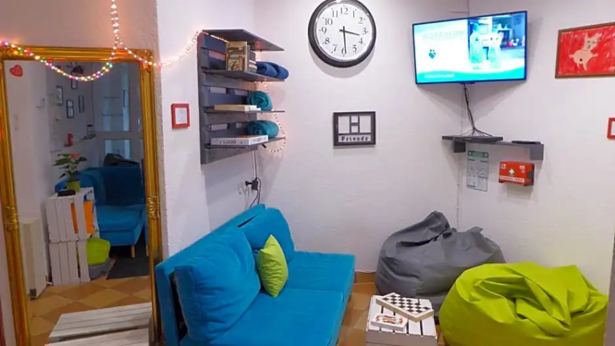 FlyFly Hostel