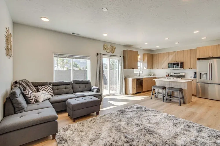 3 Bedrooms Apartment