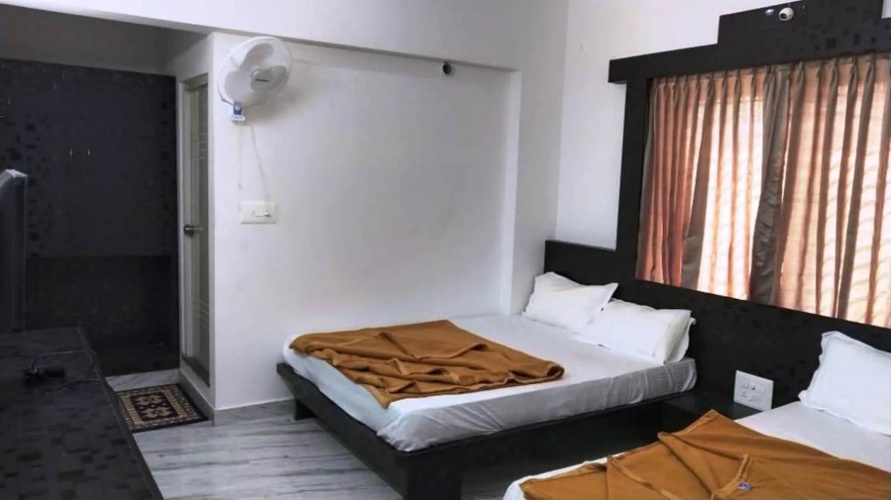 iROOMZ S Silver Suites
