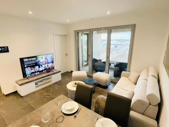Deluxe Apartment