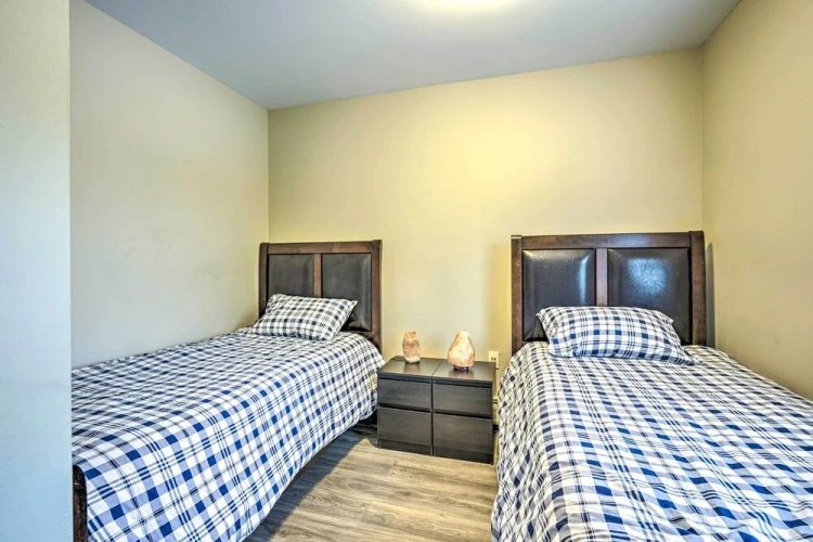 2 Bedrooms Cottage