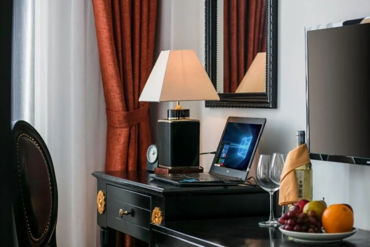 Deluxe Double room with city view