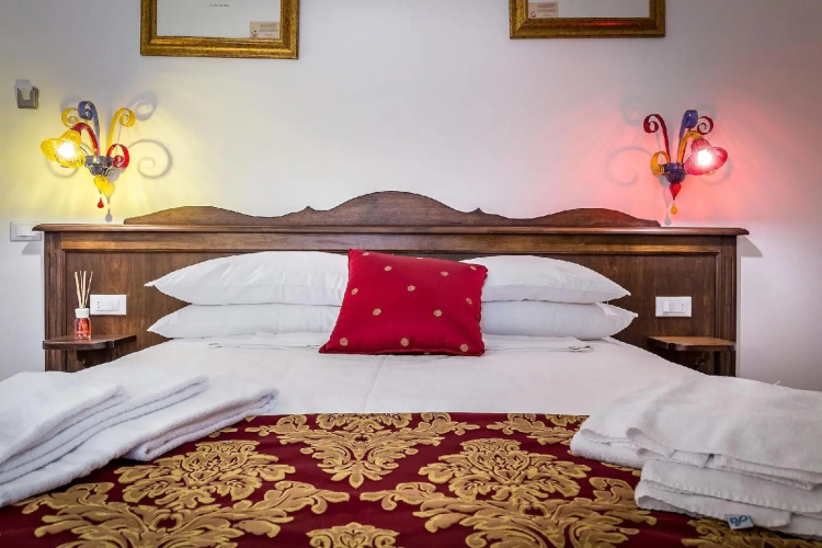 HomEdo Bed & Breakfast