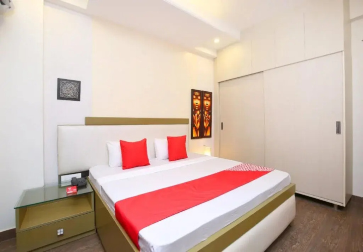 Royale Lake Suites