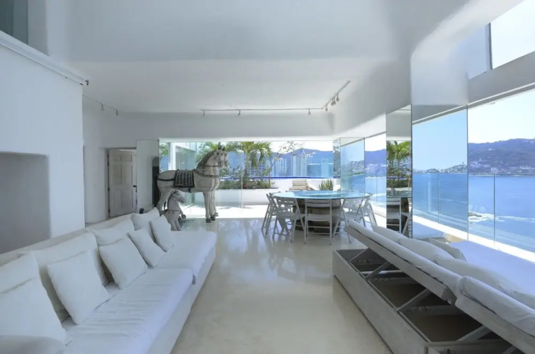 Luxurious Oceanfront Penthouse with Private Pool
