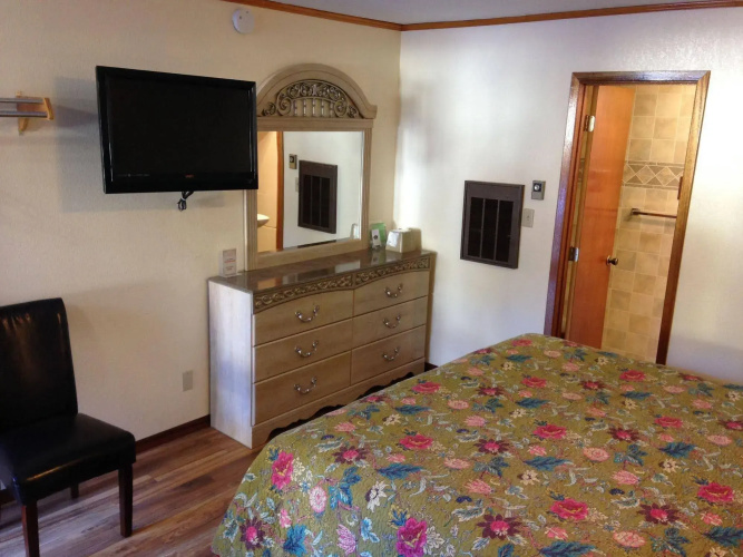 Cedar Wood Inn