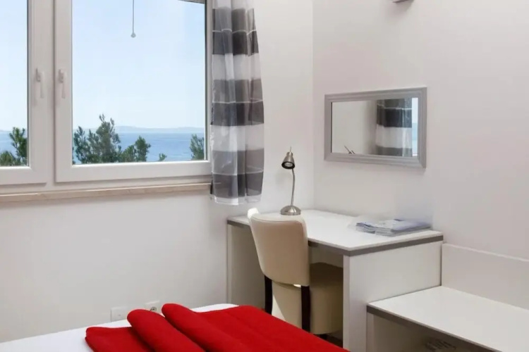 Beautiful Apartment for 3 Adults Next to the Beach