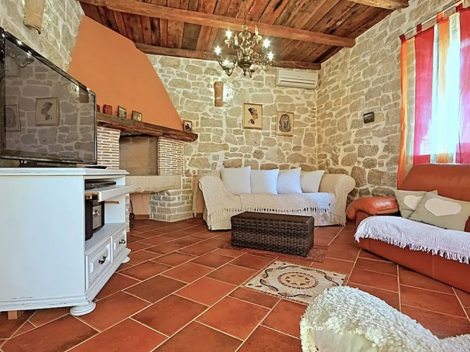 Rustic Villa in Dracevac With Outdoor Pool