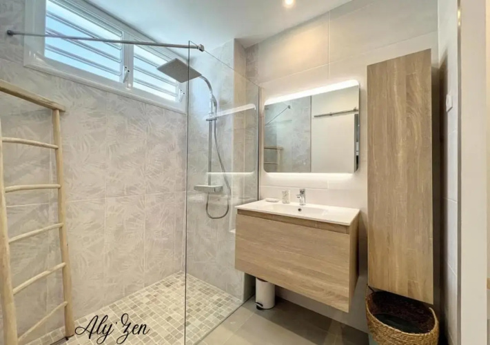 Aly'Zen - Studio de charme. Pieds dans l'eau (mer)