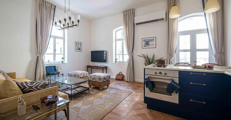 VELLER Shemaiah Apt #3