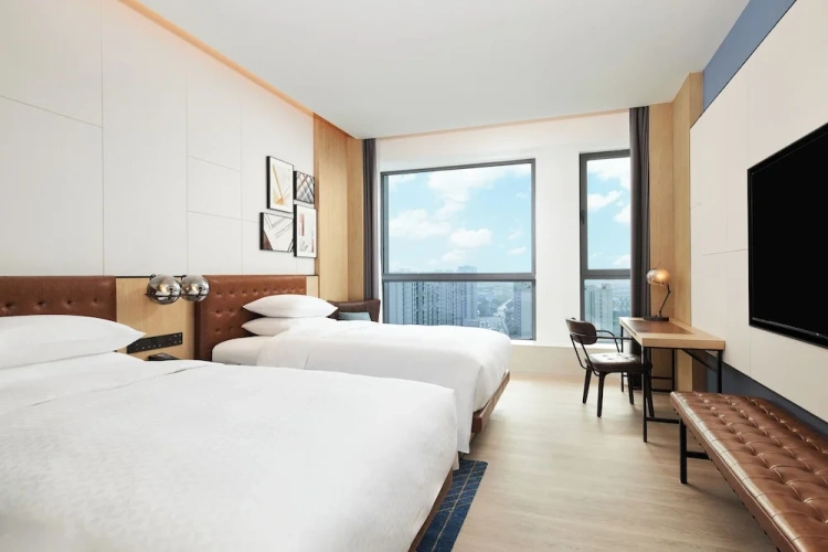 Premier Quadruple room with city view