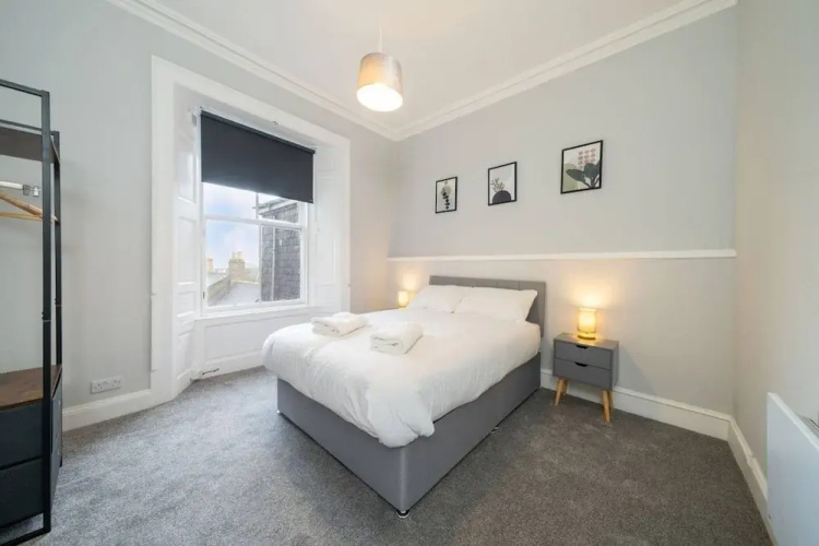 Lochside Apartment C