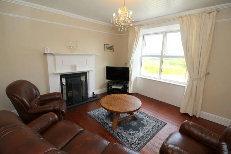 Alcorn's farmhouse 10 mins from beach