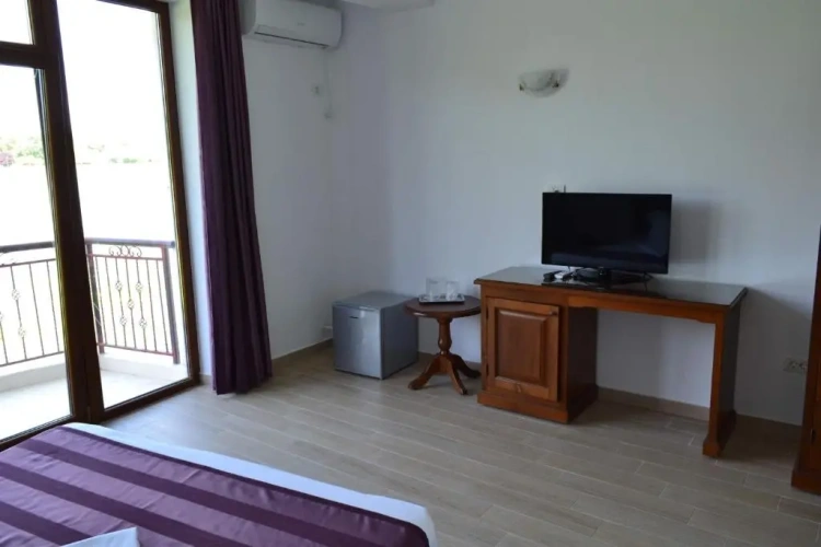 Standard Double room with lake view