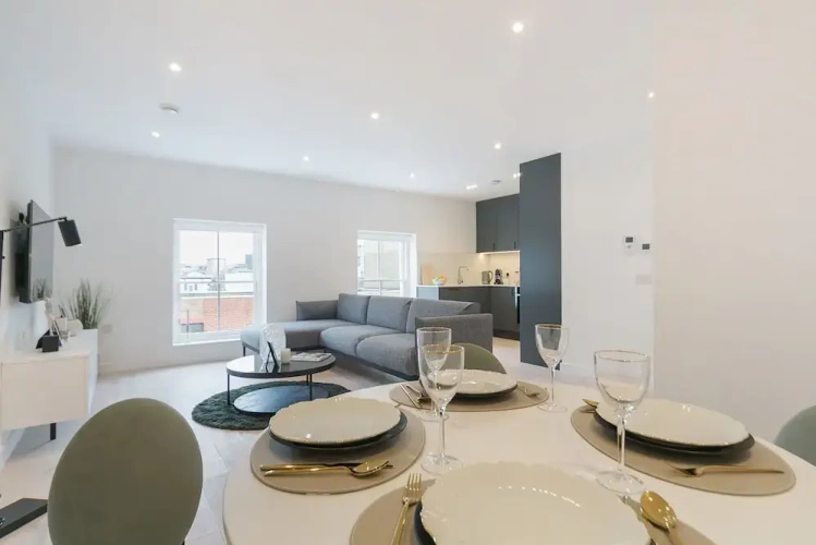 2 Bedrooms Apartment