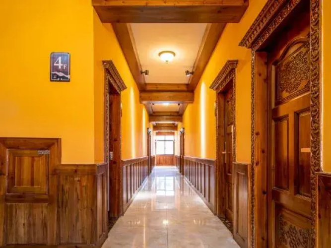 Far Mountain Dream Hotel