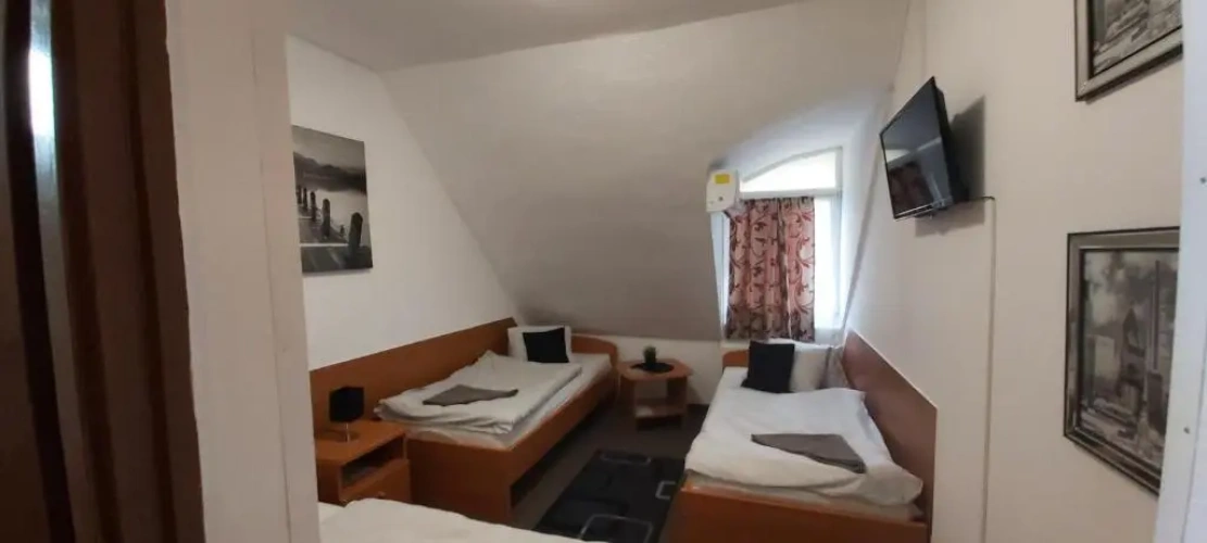 Standard Quadruple room with view