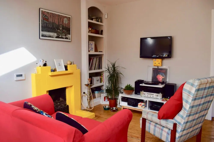 Bright 2 Bedroom Dublin House With Large Garden