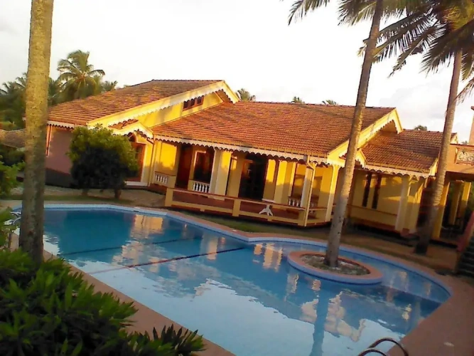 4 Bedrooms Villa