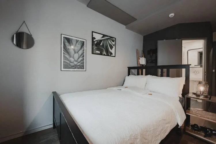 No8 Boutique Hotel - self check in