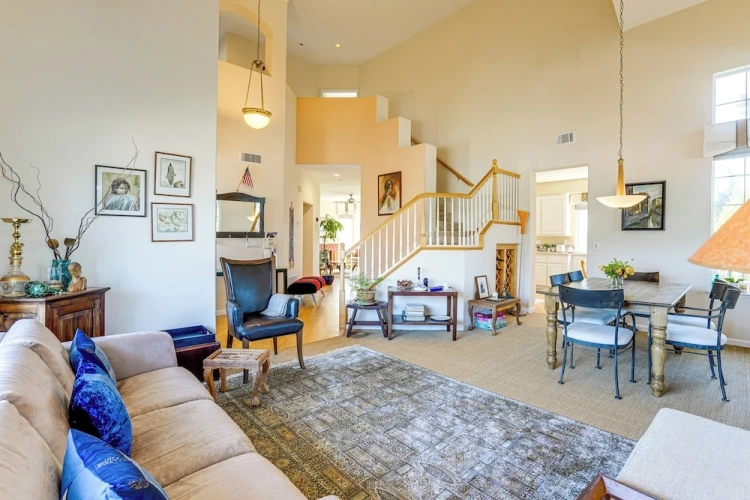 3 Bedrooms Cottage with balcony