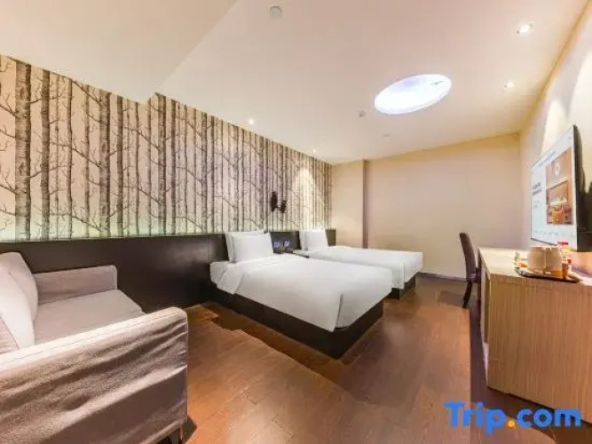 Standard Double room with street view
