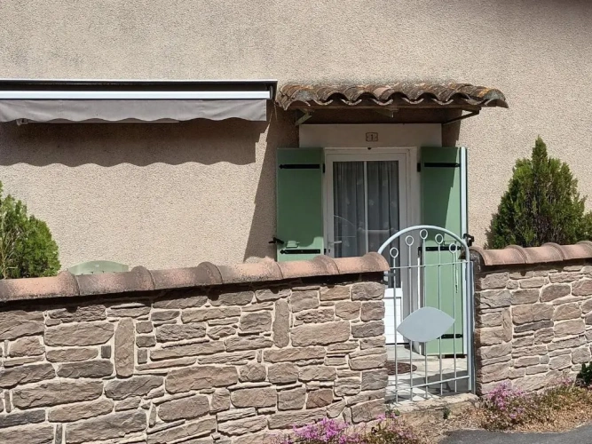 2 Bedrooms Cottage