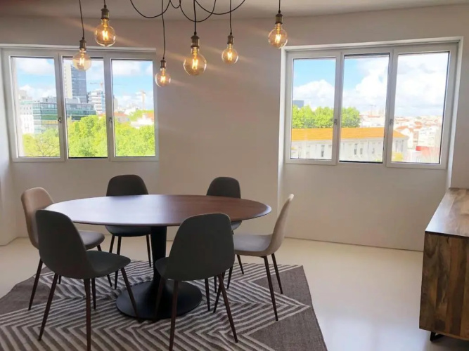 Architectural poetry in an unique 3bdrs view flat