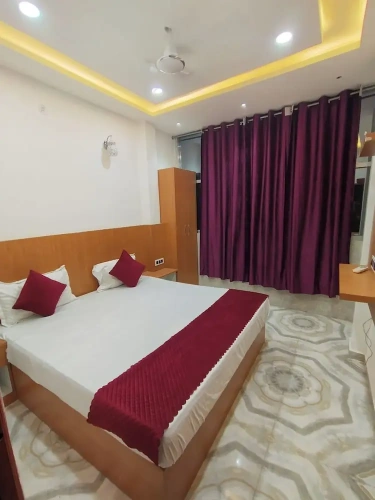 Deluxe Double room with city view