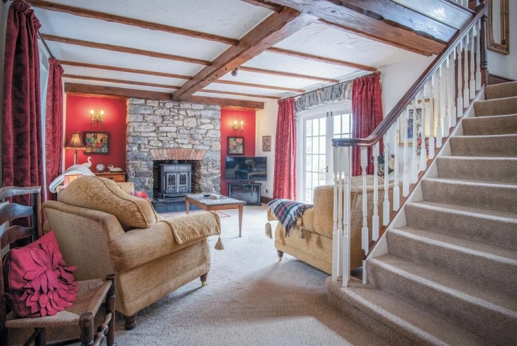 3 Bedrooms Cottage