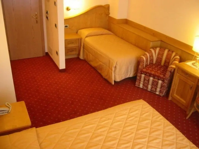 Standard Twin room with balcony
