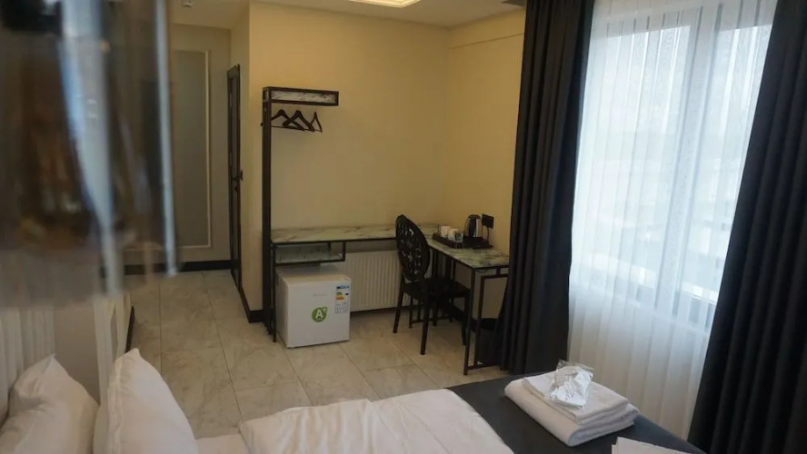 mana airport hotel