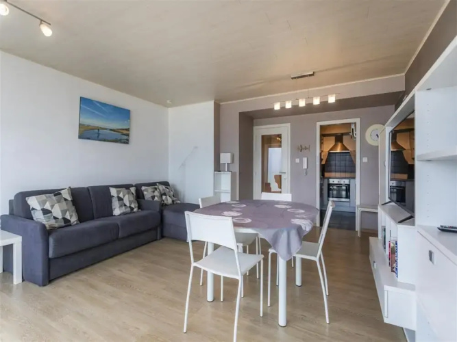 Cosy Renovated Flat on the Seafront