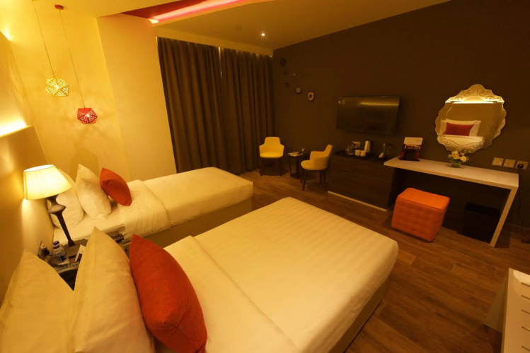 Carnelian By Glory Bower Hotel