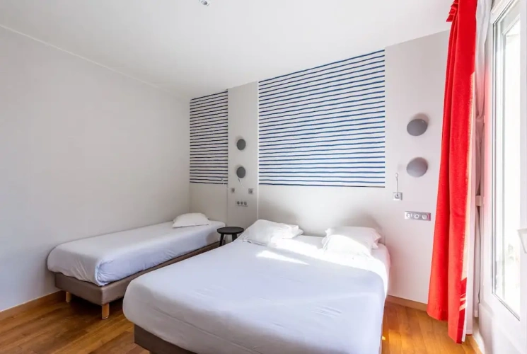 Standard Triple room with courtyard view