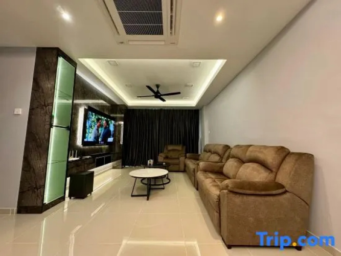 Sri Indah Luxury HomeStay