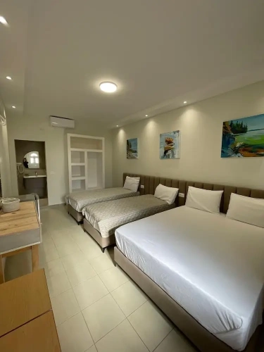 Standard Quadruple Basement room with balcony