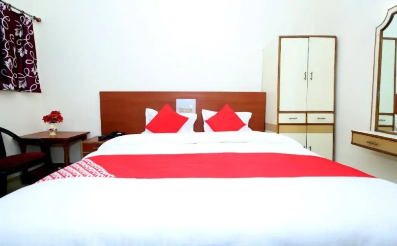 Raja By OYO Rooms
