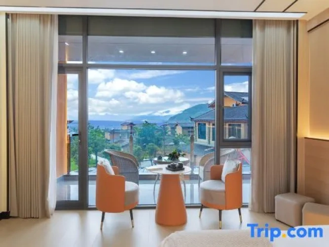 Standard Twin room with lake view