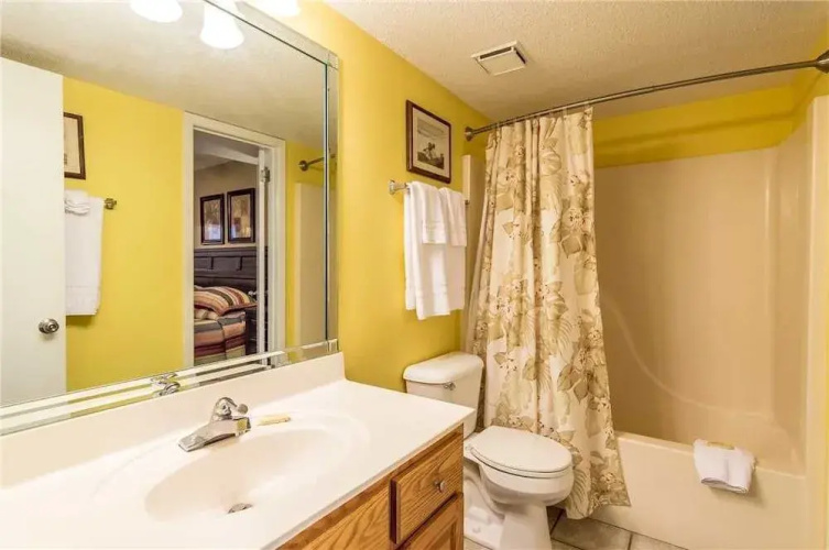Phoenix VII 614 - 1 Br condo by RedAwning