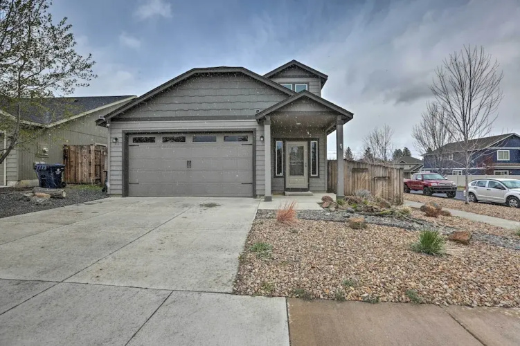 Chic Bend Home w/ Deck < 3 Mi to Downtown!