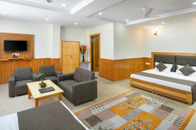 The Posh Hotel near Mall Road with Hassle Free Covered Parking