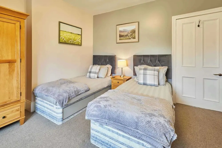 Mount Cottage, 5-beds, Sleeps 10, Pet Friendly