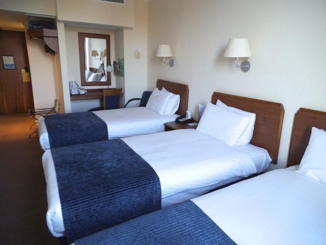 Standard Triple room