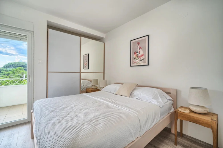 A2- Luxury apt w big Balcony, 4 min Walk to Beach