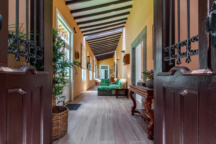 Casona Gildana: Historia, Patrimonio/E-working